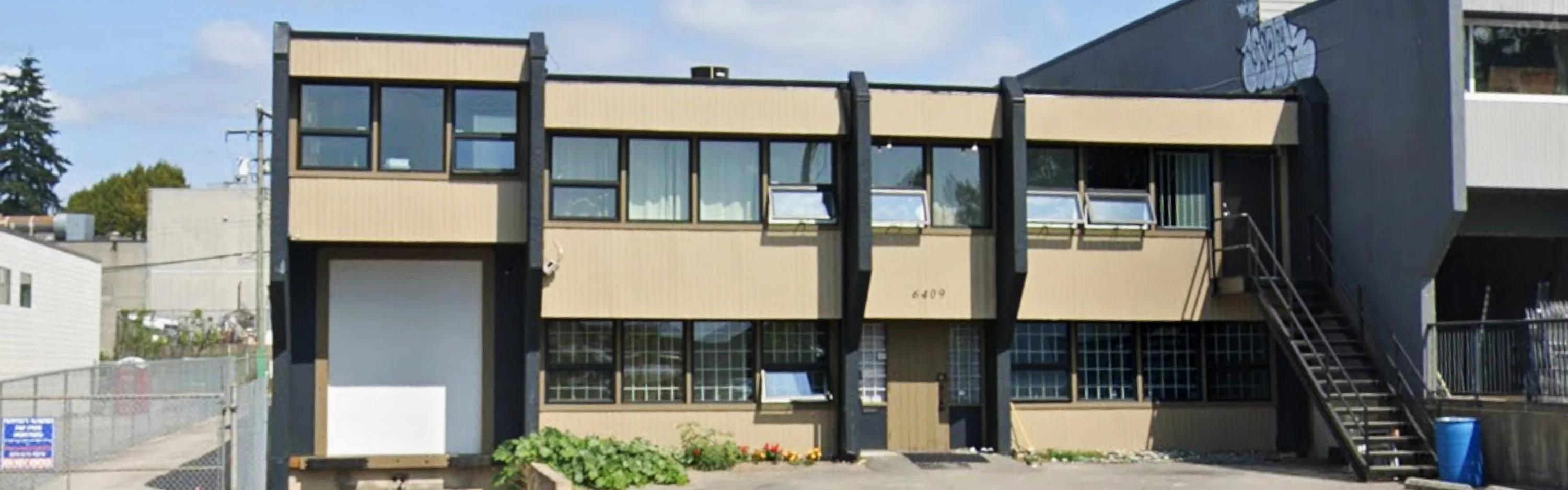 Exterior view of Baitul Mukarram Islamic Society Burnaby building
